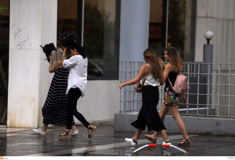 Επιμένουν οι βροχές σήμερα Τετάρτη: Τι θα συμβεί στην Αττική