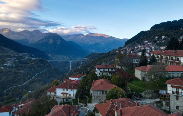 Οι 3 καλύτεροι προορισμοί με τα πιο ιδιαίτερα χριστουγεννιάτικα έθιμα στην Ελλάδα