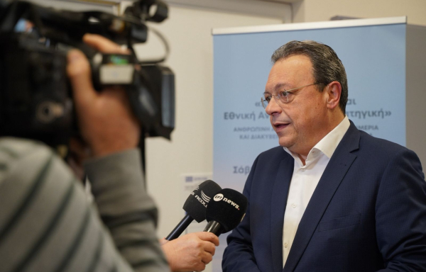 Φάμελλος από Μυτιλήνη: Τα νησιά πληρώνουν ακριβό τίμημα λόγω μιας διεφθαρμένης κυβέρνησης