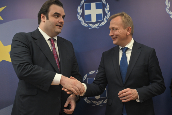 Συνάντηση Πιερρακάκη – Σεράφιν: «Η Ελλάδα στηρίζει ένα δίκαιο ευρωπαϊκό προϋπολογισμό»