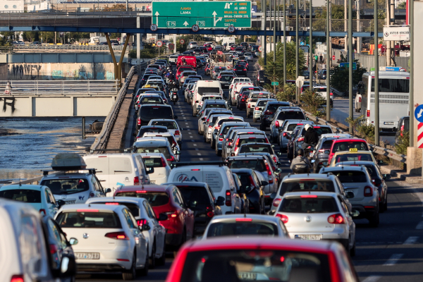 Τα μέτρα για να σταματήσει η κυκλοφοριακή παράλυση της Αττικής