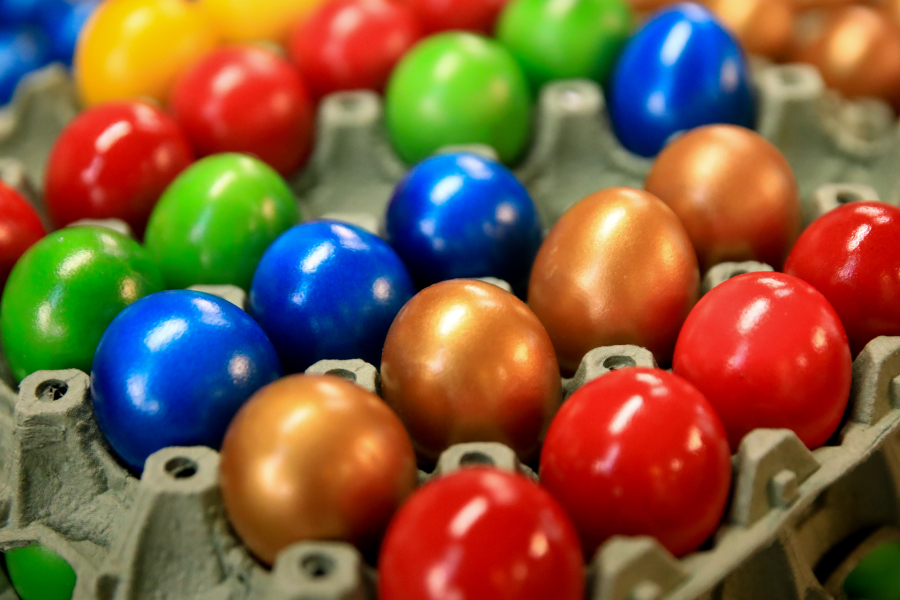 Μεγάλη Πέμπτη: Πώς βράζουμε σωστά κόκκινα αυγά - Το tip για να μην σπάσουν