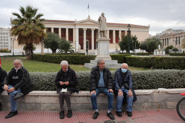 Ποιοι μπορούν να βγουν στην σύνταξη με αύξηση κατά 250 ευρώ και πριν τα 67