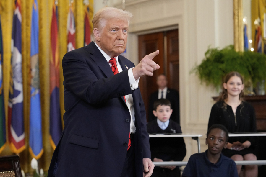 Τραμπ: Σύντομα η συμφωνία με την Ουκρανία για τις σπάνιες γαίες - Για την ώρα υπέγραψε τη διάλυση του υπ. Παιδείας