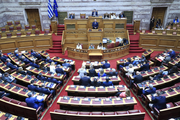 Βαθύ εσωκομματικό τραύμα αφήνει η άρση ασυλίας για 13 «γαλάζιους» βουλευτές