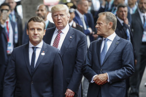 Ο Τραμπ «τα βάζει» ξανά με τα γαλλικά κρασιά