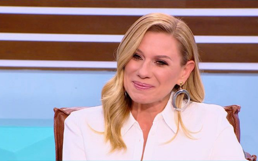 Κατερίνα Καραβάτου: Στον «αέρα» το τηλεοπτικό μέλλον της παρουσιάστριας