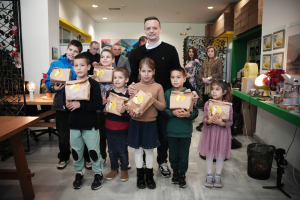 Δήμος Αθηναίων: Δωρεάν ηλεκτρικό ρεύμα για 22 χρόνια σε μονογονεϊκή οικογένεια