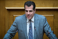 «Αδειάζει» Κυριαζίδη ο Πλεύρης, αλλά λέει ότι «δεν τίθεται θέμα διαγραφής του»