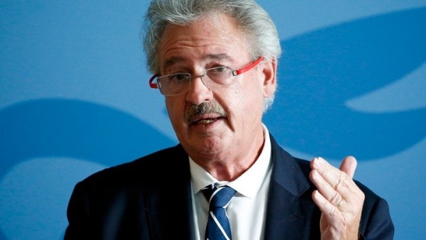 Ζαν Άσελμπορν: Δεν είναι δυνατόν να αφήνουμε την Ελλάδα να τα βγάλει πέρα μόνη της με το προσφυγικό