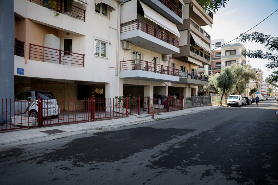 Εκτέλεση στα Πετράλωνα: Τούρκος υπήκοος ο νεκρός της μαφιόζικης επίθεσης - Ερευνάται σχέση με τους πυροβολισμούς στην πλατεία Βάθη