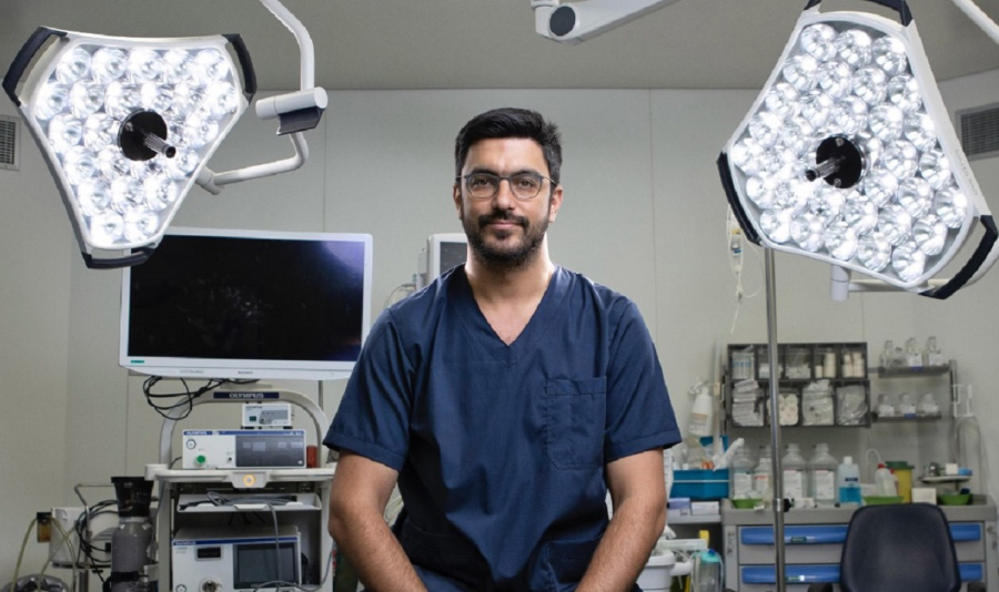 Επίσημος εκπαιδευτής στη ρομποτική χειρουργική για γυναικολόγους o δρ Νικόλαος Πλεύρης