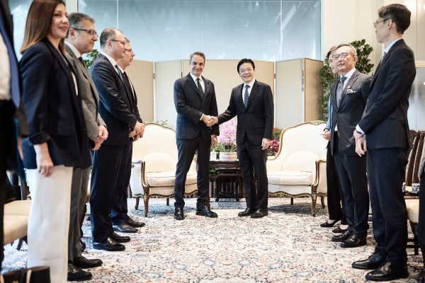 Συνάντηση Μητσοτάκη με πρωθυπουργό Σιγκαπούρης: Η ενίσχυση της διμερούς συνεργασίας και η προοπτική επενδύσεων στην Ελλάδα