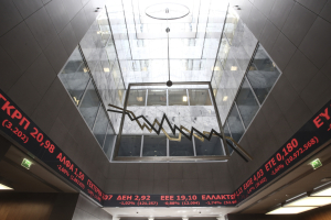 Με βαριές απώλειες 5,75% έκλεισε την Τρίτη το Χρηματιστήριο Αθηνών