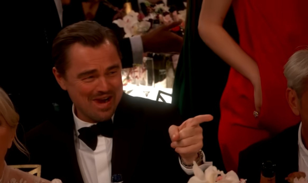 Μάθαμε με ποιον μιλούσε ο Λεονάρντο Ντι Κάπριο στο viral βίντεο από τις Χρυσές Σφαίρες