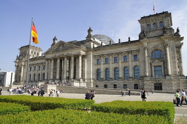 Το Βερολίνο καταδικάζει την επίθεση στη βουλή της ΠΓΔΜ