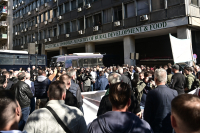 «Δεν είμαστε όλοι κλέφτες»: Μαζικός ξεσηκωμός αγροτών και κτηνοτρόφων - Σε εξέλιξη το συλλαλητήριο (Βίντεο)