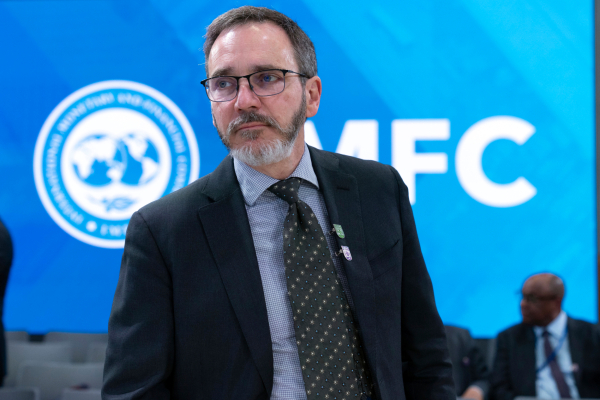 Η παγκόσμια οικονομία αντέχει, αλλά οι κίνδυνοι αυξάνονται - Τέσσερα «καμπανάκια» από το ΔΝΤ