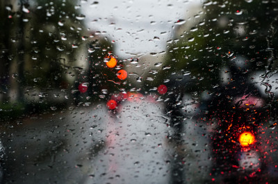 Καιρός: Βροχές σε αρκετές περιοχές και θυελλώδεις βοριάδες στην χώρα σήμερα