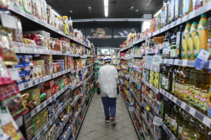 Το «τρικ» με την ακρίβεια: Γιατί οι μειώσεις 7% πρέπει να συγκριθούν με τις τιμές πριν από τον Ιούνιο