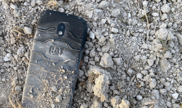 Νέα σκληροτράχηλα smartphones που δεν είναι απλώς ανθεκτικά στο νερό, από την Cat®