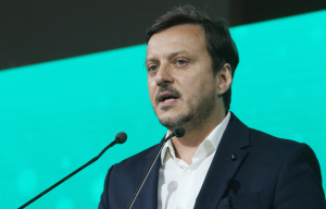 Ο Πάνας, πάντως, χαιρέτησε τον Σαουλίδη