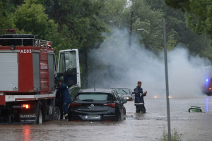 Πλημμύρισε η χώρα από την κακοκαιρία - Πολλά τα προβλήματα, εκατοντάδες κλήσεις στην Πυροσβεστική (εικόνες, βίντεο)