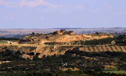 Σαρώνουν τον τύμβο οι αρχαιολόγοι στην Αμφίπολη