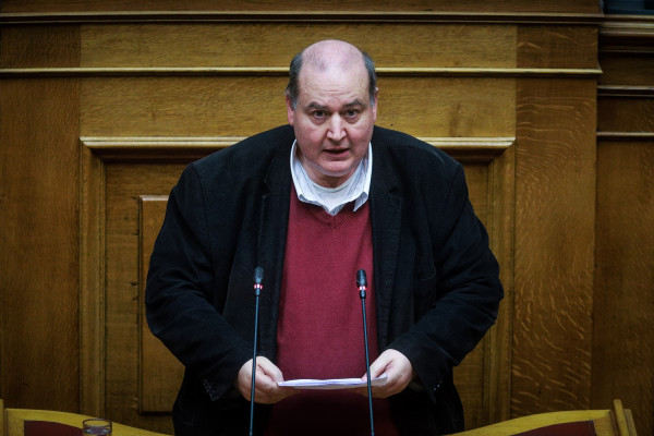 Καρφιά Φίλη στον ΣΥΡΙΖΑ για τις συμβάσεις εξόρυξης υδρογονανθράκων