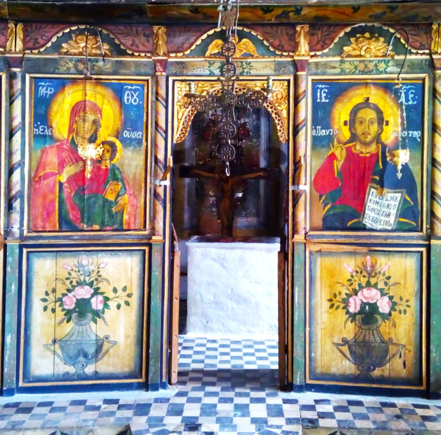 Δεν είχαν τον Θεό τους, έκλεψαν και τα βημόθυρα από εκκλησάκι στις Σέρρες