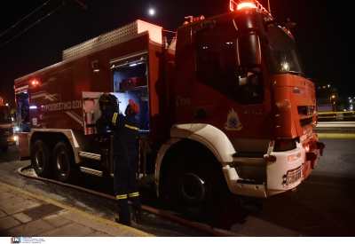 Φάληρο: Φωτιά σε συνεργείο αυτοκινήτων στο ρεύμα προς Αθήνα