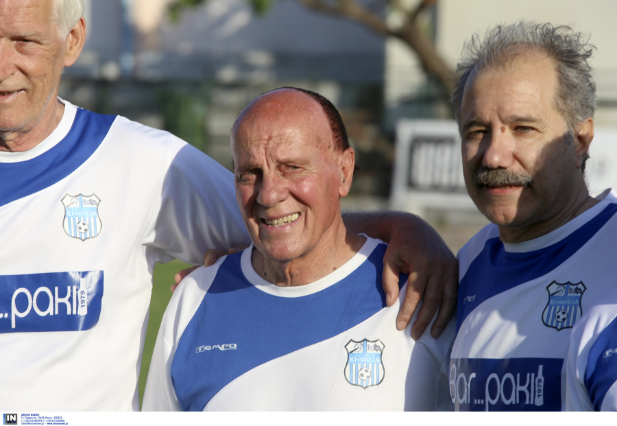 Διασωληνωμένος στη ΜΕΘ ο Μίμης Δομάζος: Κρίσιμες οι επόμενες ώρες