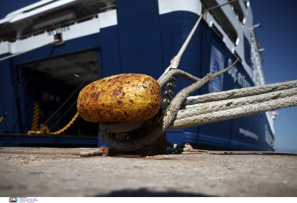 Απαγορευτικό λόγω κακοκαιρίας: Δεμένα τα πλοία σε Πειραιά, Ραφήνα και Λαύριο