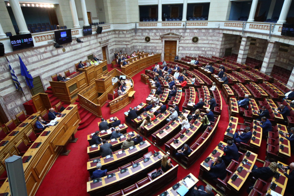 Βίαιες αλλαγές στο πολιτικό σύστημα φέρνει η κατάρρευση των κομμάτων