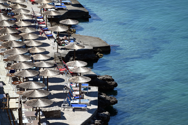Καιρός: Ανεβαίνει και άλλο η θερμοκρασία σήμερα - Πού θα εκδηλωθούν βροχές
