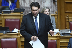 Κάνει πίσω η κυβέρνηση για τα τέλη ταφής