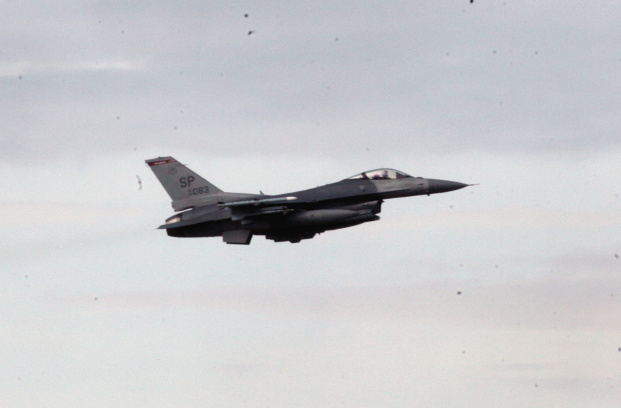 Πτώση F-16 στην Ψαθούρα: Αυτός είναι ο πιλότος που σώθηκε - Άντεξε μιάμιση ώρα στο νερό