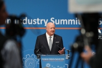 Η Αυστρία το τολμά: «Μειώνουμε τον φόρο σε βενζίνη και πετρέλαιο»