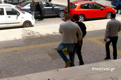 Θεσσαλονίκη: Πήρε προθεσμία ο 47χρονος που κατηγορείται πως βίαζε την ανήλικη θετή κόρη του (βίντεο)