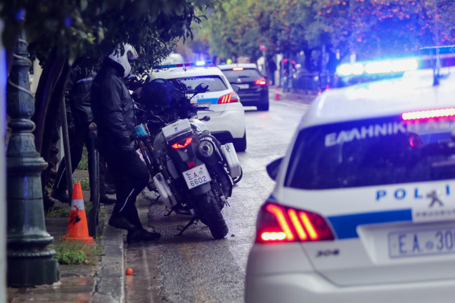 «Γυαλιά καρφιά» έκανε τα γραφεία της Αττικής Οδού ο Ρουβίκωνας - Έγιναν οκτώ συλλήψεις