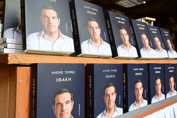 «Ιθάκη»: Μετωπική με Μητσοτάκη και με το βλέμμα στο «αύριο» η ομιλία Τσίπρα