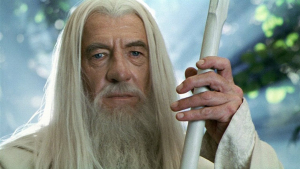 Ο Ίαν ΜακΚέλεν είναι ξανά ο Γκάνταλφ σε βίντεο από τα γυρίσματα του νέου «Άρχοντα των Δαχτυλιδιών»