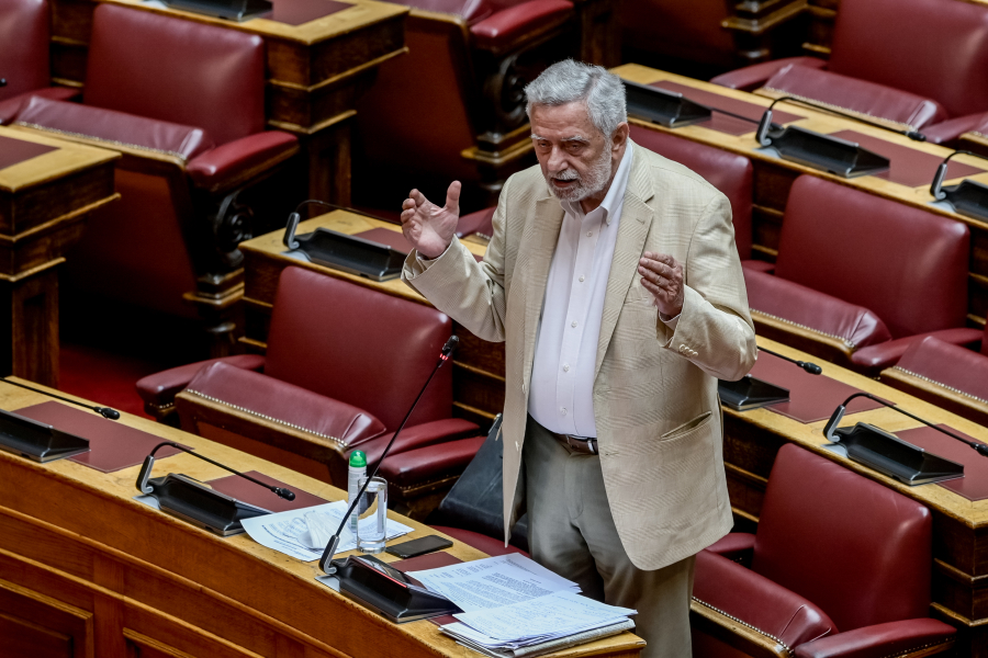 Αποδέχεται την έδρα ο Δρίτσας