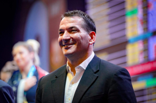 Η κόρη του Πύρρου Δήμα εξηγεί το λόγο που άλλαξε το επίθετό της στα social media