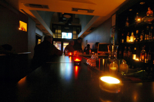 Πανικός σε μπαρ της Ρόδου, κατέρρευσε ανήλικη από υπερκατανάλωση αλκοόλ