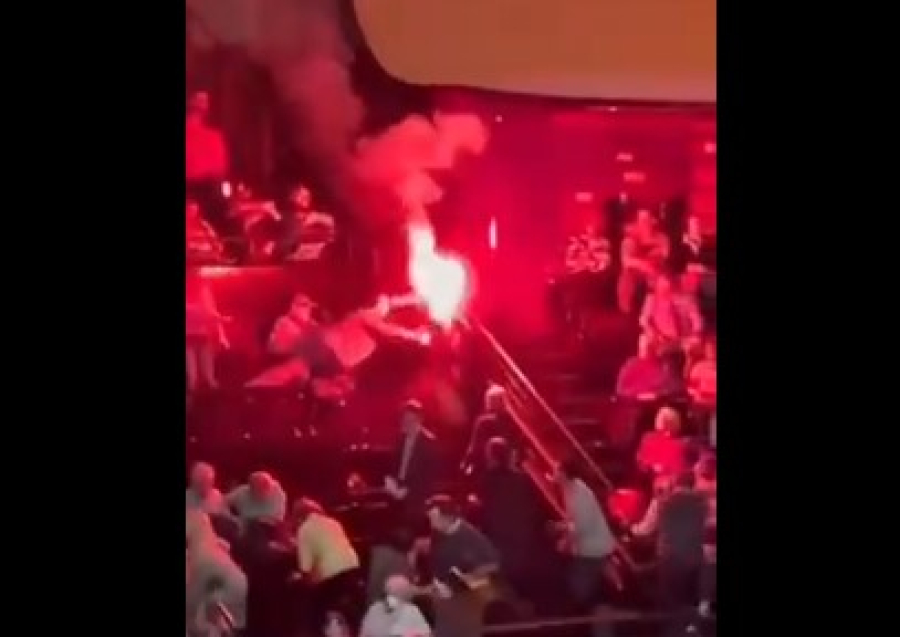 Επεισόδια με καπνογόνα στη Φιλαρμονική του Παρισιού σε συναυλία της ισραηλινής ορχήστρας (Βίντεο)