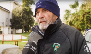 Viral αντιδήμαρχος βλέπει έργα στα όνειρά του, ξυπνάει και τα φτιάχνει