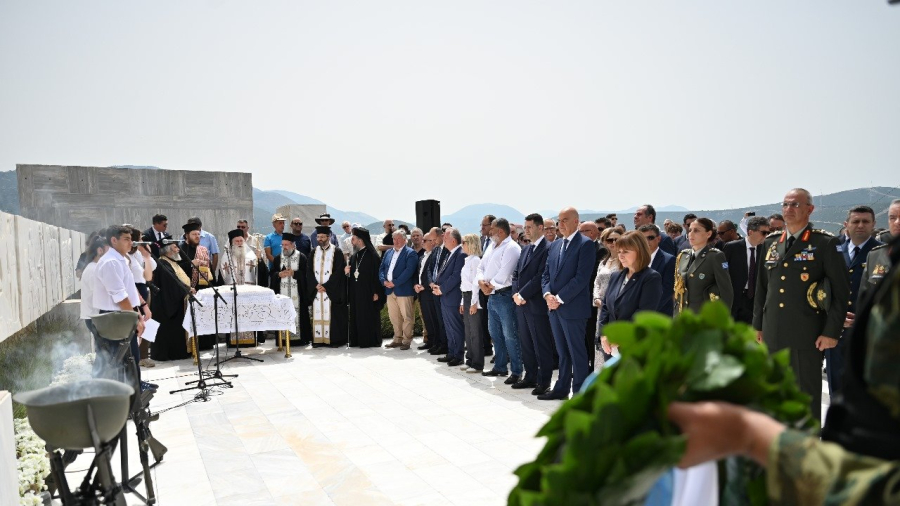 Ο Δένδιας στις εκδηλώσεις για την 80η επέτειο μνήμης της Σφαγής του Διστόμου