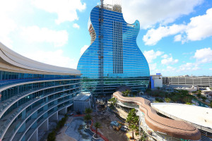 Hard Rock: Αυτό είναι το εντυπωσιακό ξενοδοχείο σε σχήμα «κιθάρας» (pics+vid)