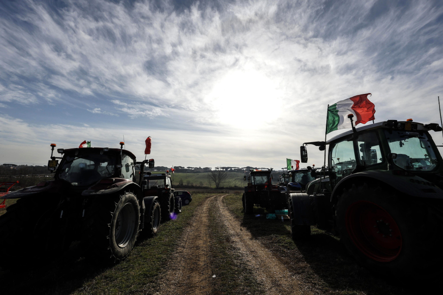 Μόλις 4 τρακτέρ κατάφεραν να φτάσουν στη Ρώμη - Περιφερειακά μόνο οι κινητοποιήσεις αγροτών